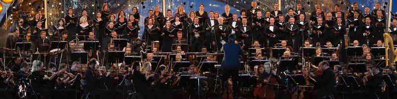 Hector Berlioz dirigeant un orchestre symphonique interprétant sa célèbre marche hongroise musique classique